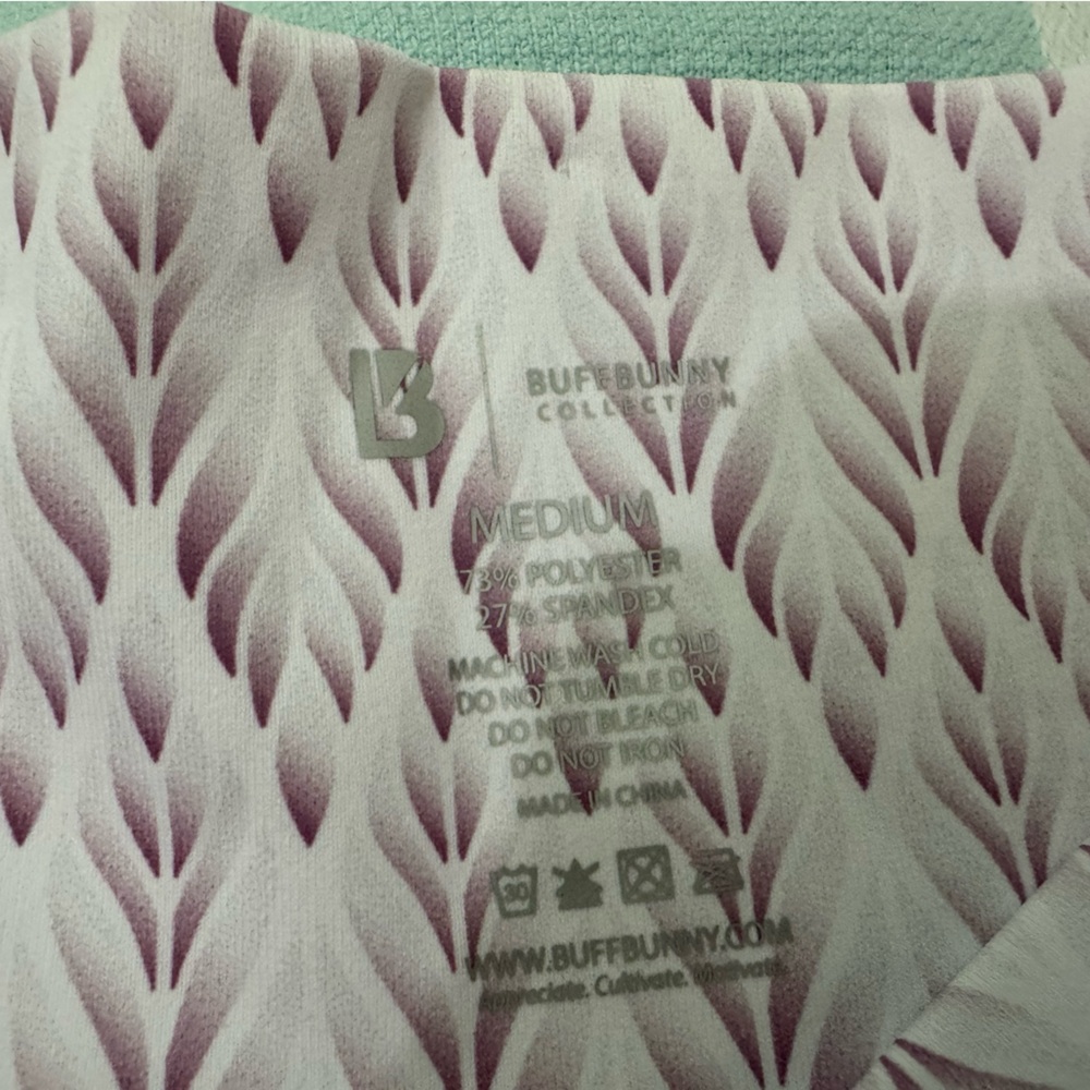 BuffBunny Maroon and White Leaf Pattern Top - Picture 2 of 3